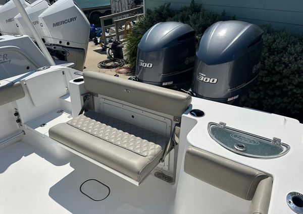 Sportsman Open 282 Center Console image