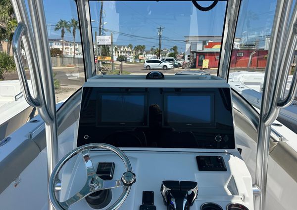Sportsman Open 282 Center Console image