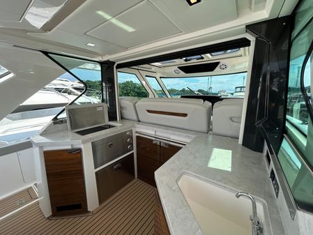 Tiara Yachts 48 LS image