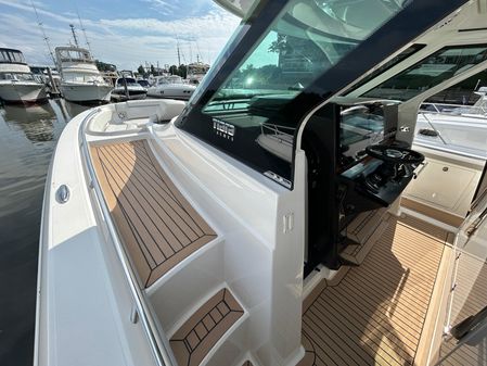 Tiara Yachts 48 LS image