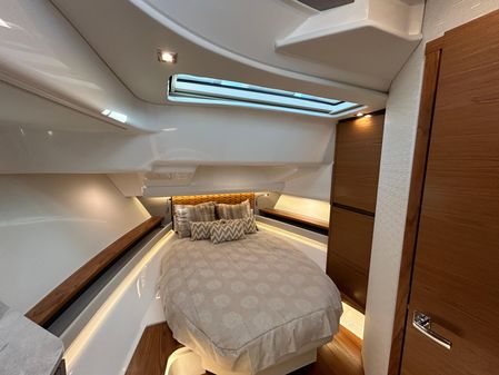 Tiara Yachts 48 LS image