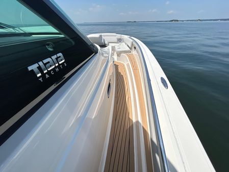 Tiara Yachts 48 LS image