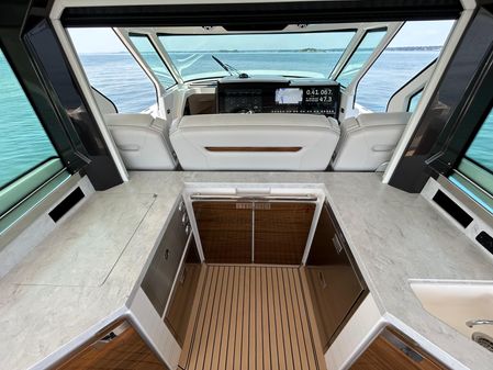 Tiara Yachts 48 LS image