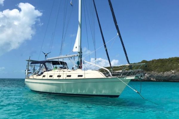 Island Packet 370 - main image