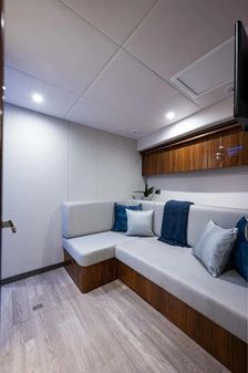 Riviera 5400 Sport Yacht Platinum Edition image