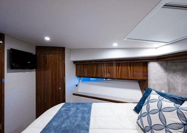 Riviera 5400 Sport Yacht Platinum Edition image