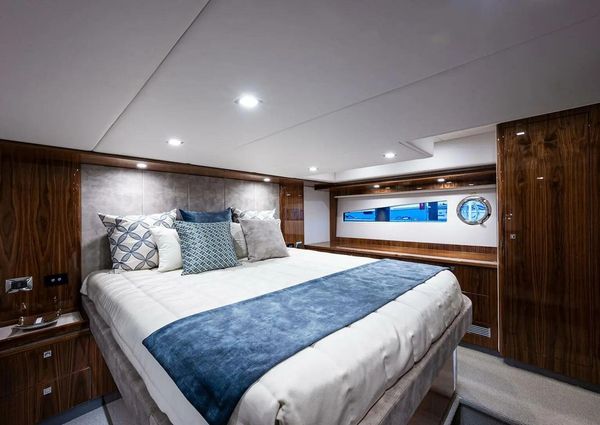 Riviera 5400 Sport Yacht Platinum Edition image