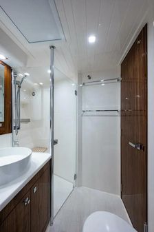 Riviera 5400 Sport Yacht Platinum Edition image