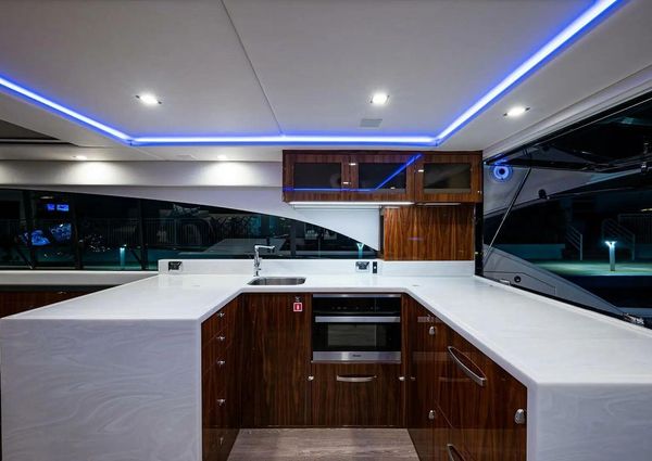 Riviera 5400 Sport Yacht Platinum Edition image