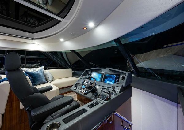 Riviera 5400 Sport Yacht Platinum Edition image