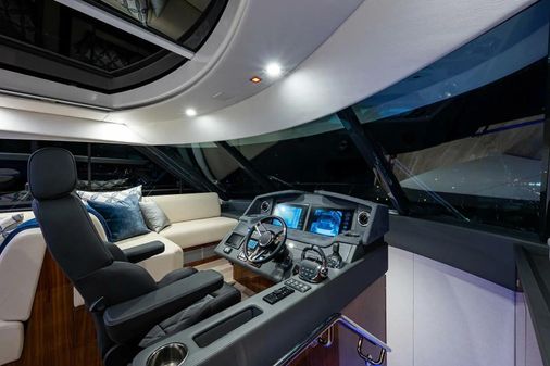 Riviera 5400 Sport Yacht Platinum Edition image