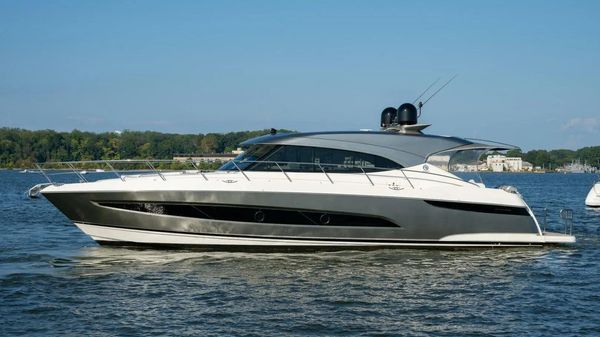 Riviera 5400 Sport Yacht Platinum Edition 