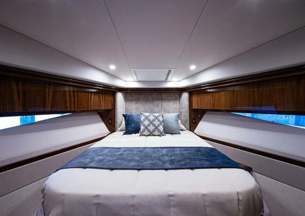 Riviera 5400 Sport Yacht Platinum Edition image