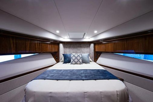 Riviera 5400 Sport Yacht Platinum Edition image