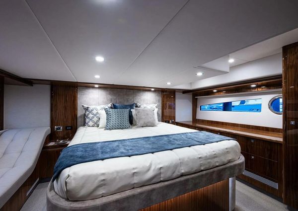 Riviera 5400 Sport Yacht Platinum Edition image