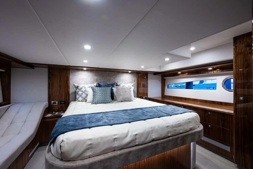 Riviera 5400 Sport Yacht Platinum Edition image