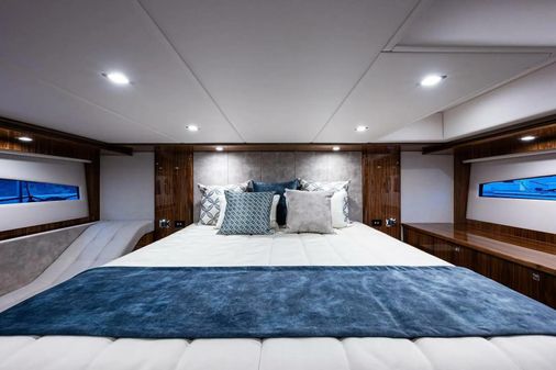 Riviera 5400 Sport Yacht Platinum Edition image