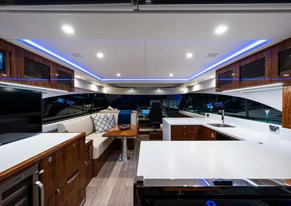 Riviera 5400 Sport Yacht Platinum Edition image