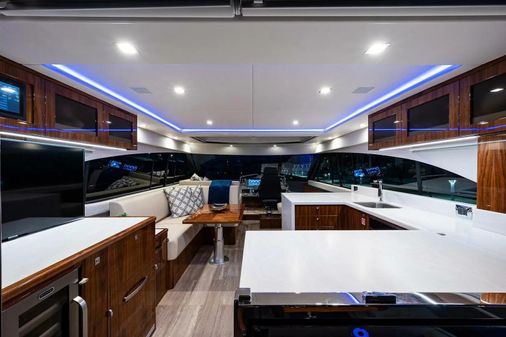 Riviera 5400 Sport Yacht Platinum Edition image