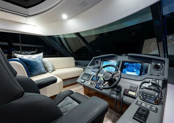 Riviera 5400 Sport Yacht Platinum Edition image