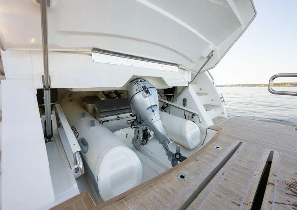 Riviera 5400 Sport Yacht Platinum Edition image