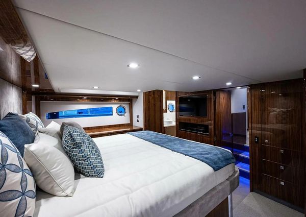 Riviera 5400 Sport Yacht Platinum Edition image