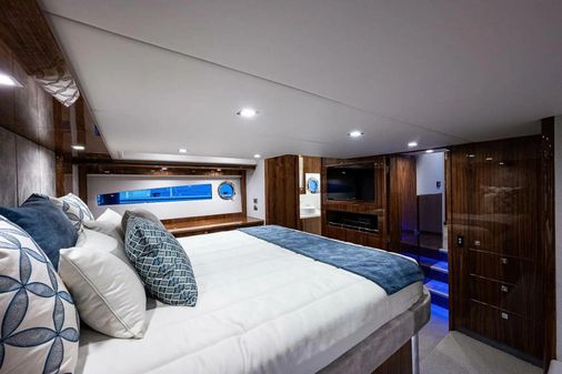 Riviera 5400 Sport Yacht Platinum Edition image