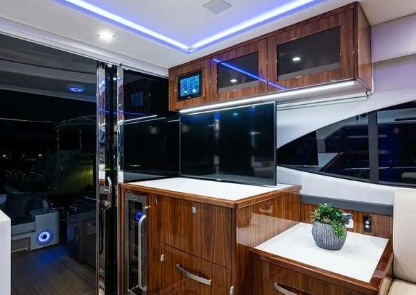 Riviera 5400 Sport Yacht Platinum Edition image