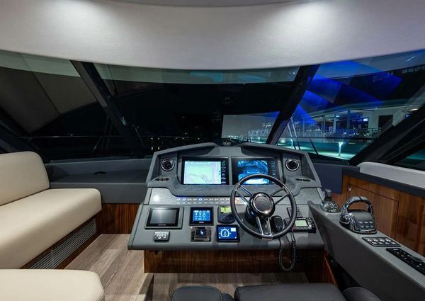 Riviera 5400 Sport Yacht Platinum Edition image