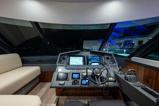 Riviera 5400 Sport Yacht Platinum Edition image