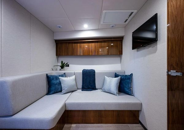 Riviera 5400 Sport Yacht Platinum Edition image