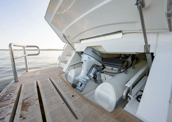 Riviera 5400 Sport Yacht Platinum Edition image