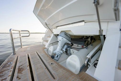 Riviera 5400 Sport Yacht Platinum Edition image