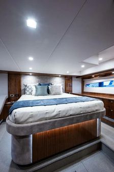 Riviera 5400 Sport Yacht Platinum Edition image