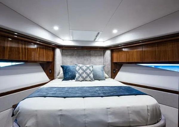 Riviera 5400 Sport Yacht Platinum Edition image