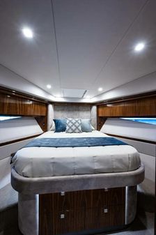 Riviera 5400 Sport Yacht Platinum Edition image