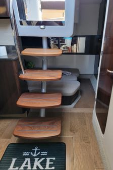 Sea Ray DAC Sundancer Coupe image