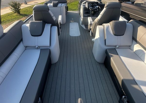 Tahoe-pontoon CASCADE-PLATINUM-QUAD-LOUNGE-25 image