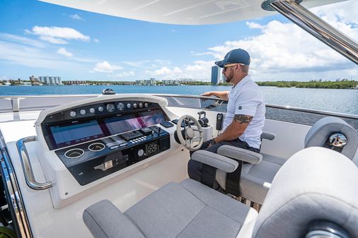 Sunseeker 95-YACHT image