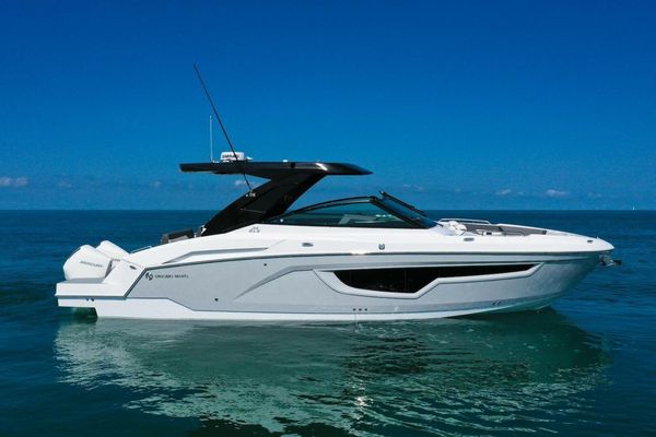 Cruisers Yachts 34 GLS - main image