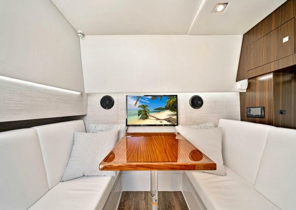 Cruisers Yachts 34 GLS image