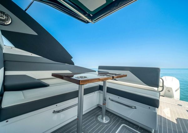 Cruisers Yachts 34 GLS image