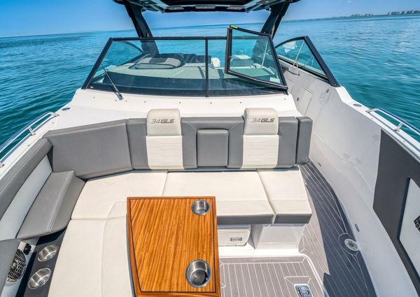 Cruisers Yachts 34 GLS image