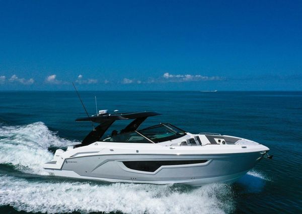 Cruisers Yachts 34 GLS image