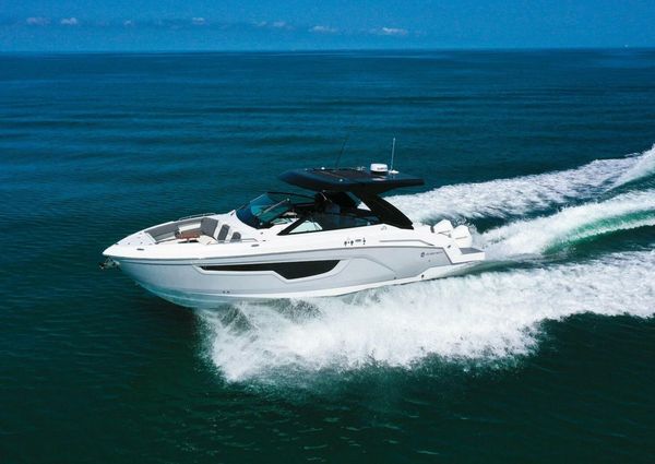 Cruisers Yachts 34 GLS image