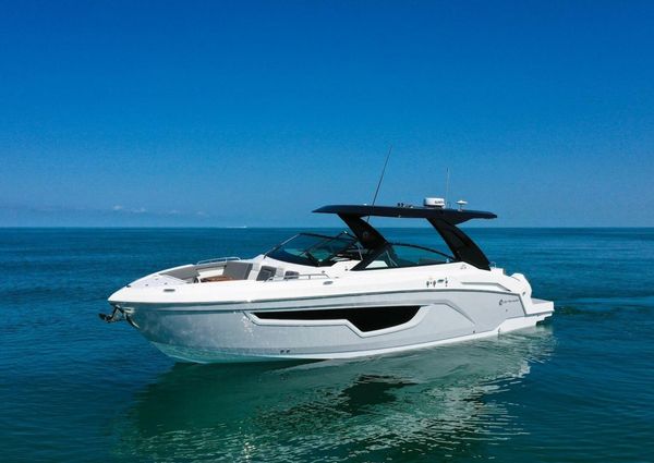 Cruisers Yachts 34 GLS image