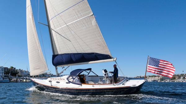 Alerion Express 38