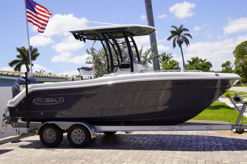 Robalo R222 Center Console image