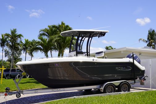 Robalo R222 Center Console image