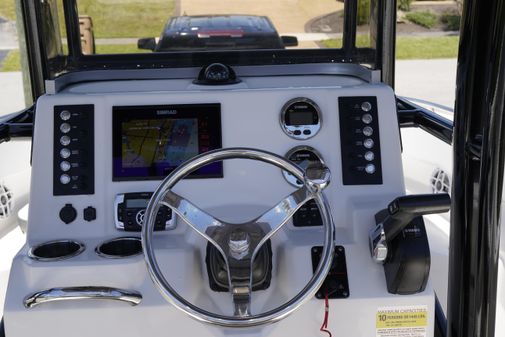 Robalo R222 Center Console image